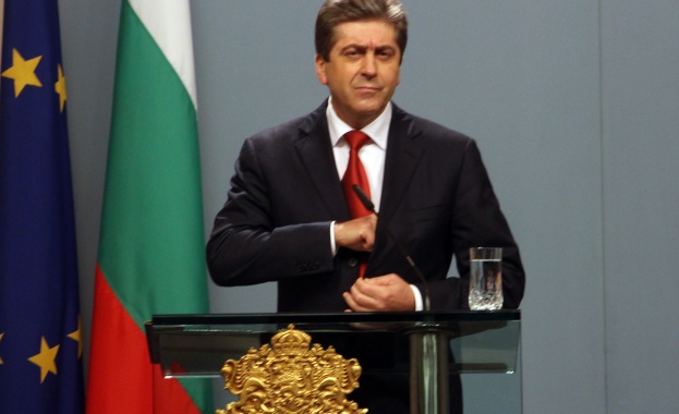 Първанов на четири очи със секретаря на Военноморските сили на САЩ  