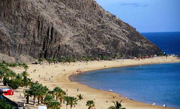 Подводен вулкан затвори плажовете на Канарските острови