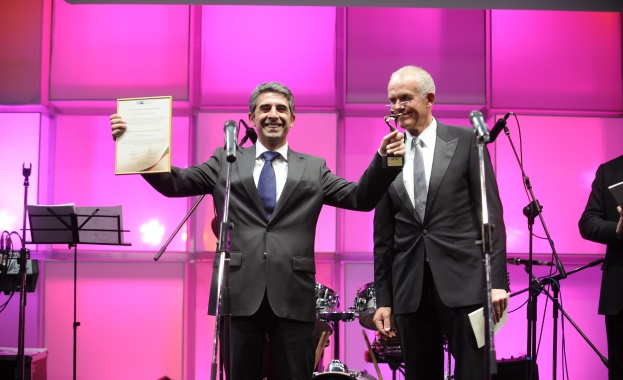 Плевнелиев получи Наградата на германската икономика в България за личности