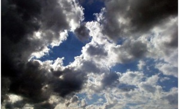 Облачно и студено ще бъде и утре 