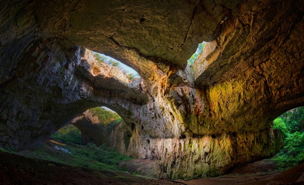 Брюксел часа обяснения за Деветашката пещера до края на февруари