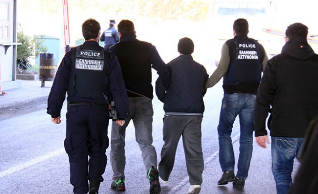 Предадоха на гърците четирима албанци, задържани у нас