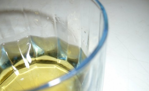 Фалшив алкохол причини смъртта на 150 души в Индия