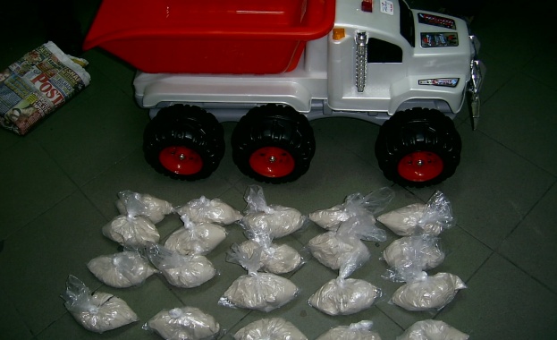 В детски играчки митничарите откриха близо 9 кг. хероин  