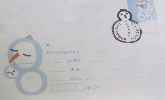 Снежен човек краси пощенските писма за Коледа