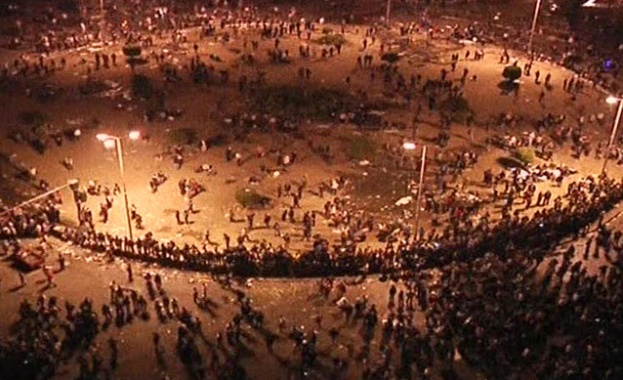 Почти 100 души са пострадали при сблъсъците в Кайро