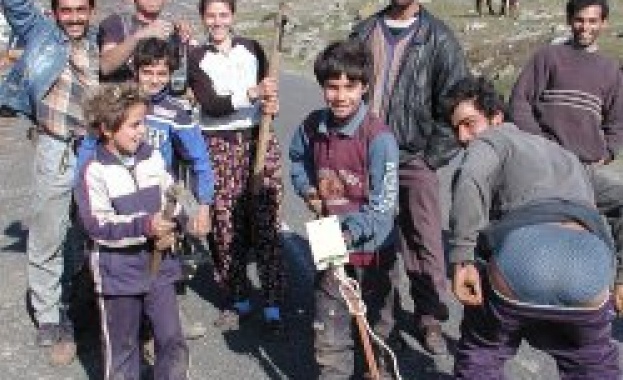 Ром газил хора в Катуница внезапно се разболя