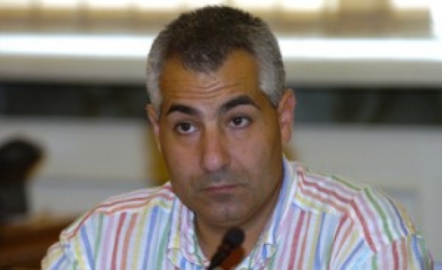 Камен Петков: Жените дърпат конците на Волен