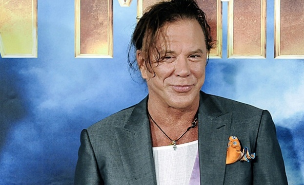 Мики Рурк вечеря в ресторант по бельо