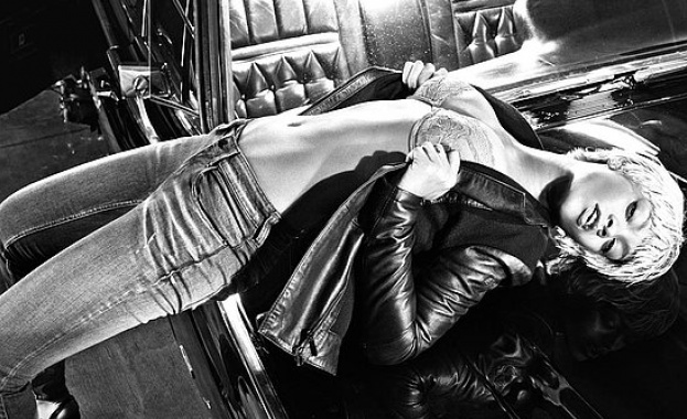 Риана представи дебютната си модна линия за Армани 