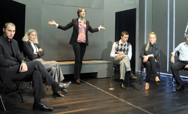 Черната комедия „Любов и пари” на сцената на Младежкия 