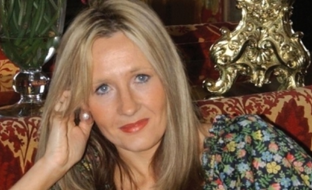 Джоан Роулинг обвини „Сън” в шантаж