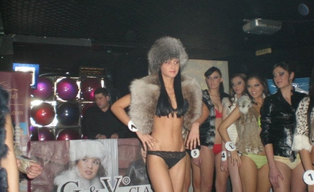 Славена Вътова избира новата Мис Казино Вива