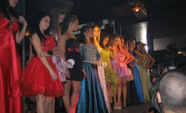 Избират "Мис Македонско девойче"