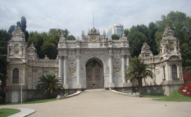 Долмабахче пред разпад?  