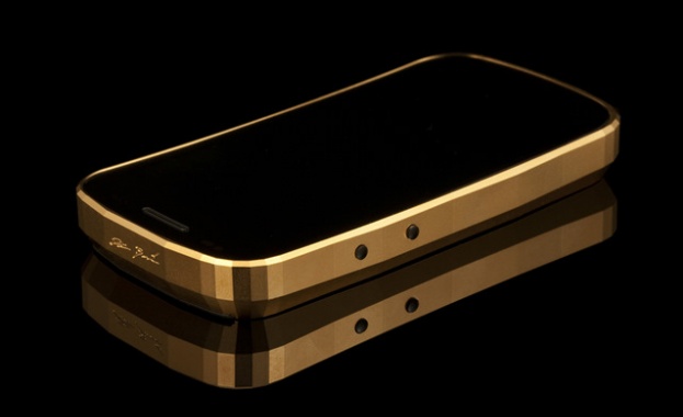 Mobiado пуска първия тъчскрийн телефон