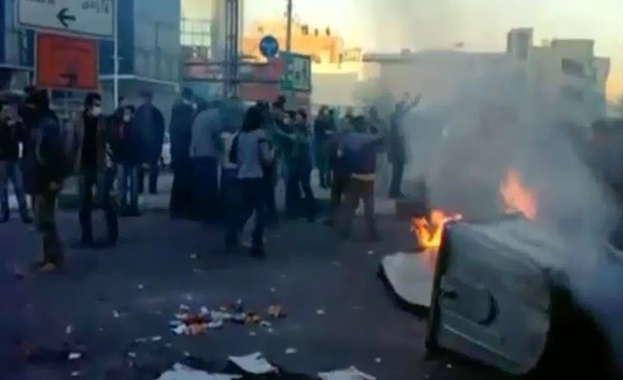 Иранските власти са освободили участници в погрома над британското посолство 