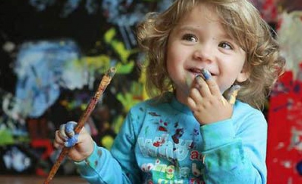 Най-малката художничка в света продаде картини за един милион 