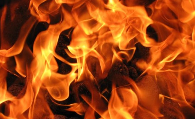 Три пожара са горели тази нощ в Бургас