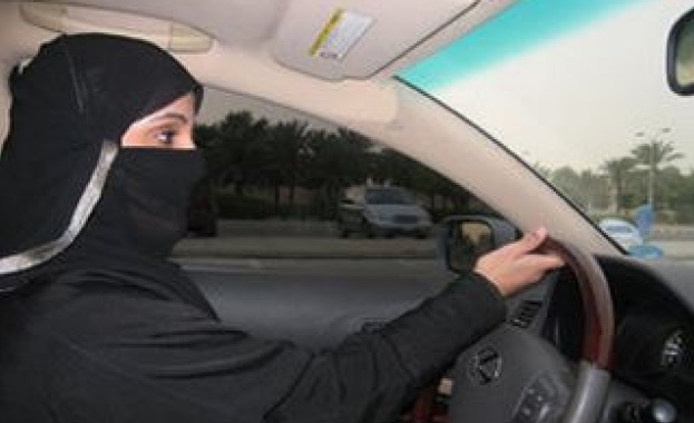 Саудитска Арабия: жена зад волана  е заплаха  за морала