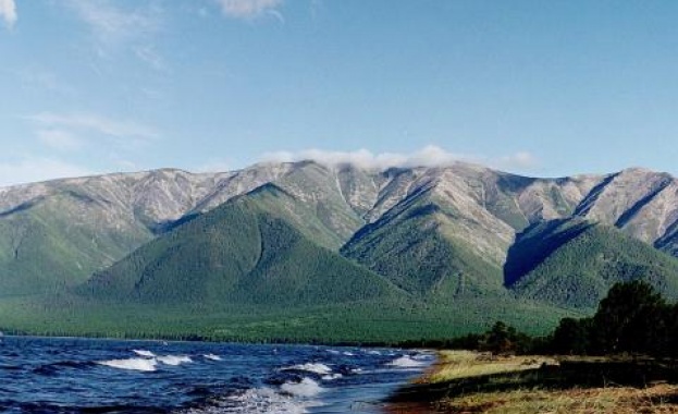 Руските учени откриха стотици милиони тонове петрол на дъното на езерото Байкал