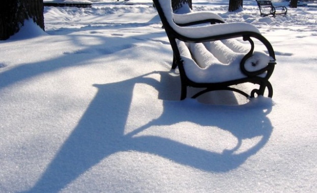 Силна зимна буря бушува във Франция