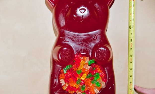 Най-голямото гумено мече