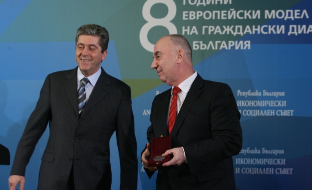 Проф. Лалко Дулевски получи Почетния знак на Президента на Републиката