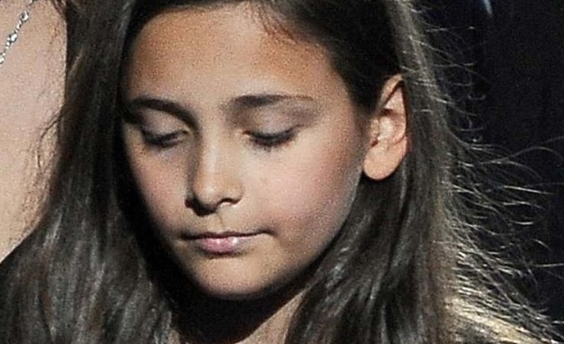 Парис Джексън дарява половината от хонорара си