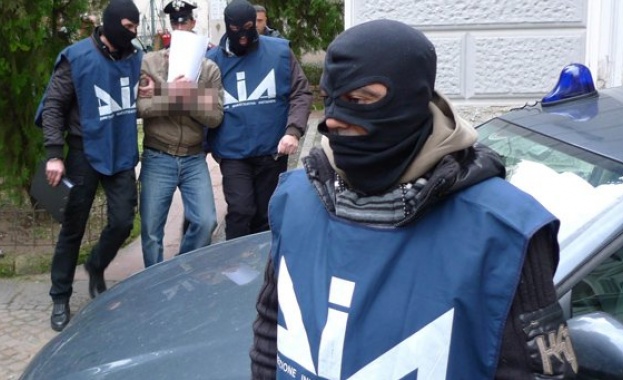  Италия: Арестуваха футболисти за договорени мачове 