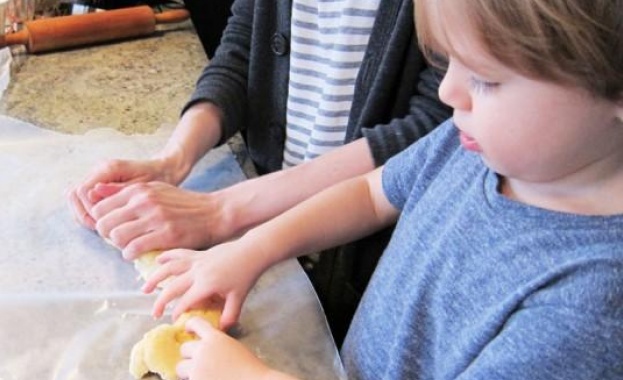 Норвежки деца направиха най-дългия влак от сладки