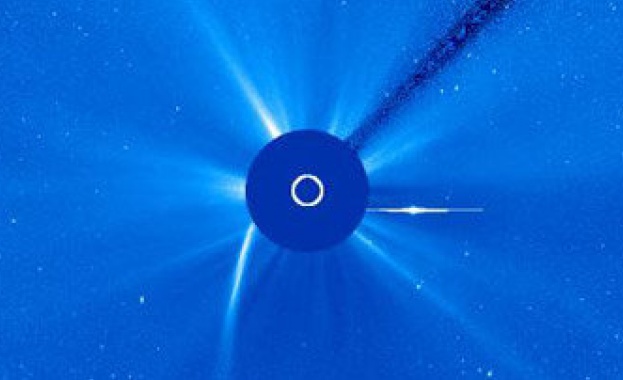 Слънцето скъса опашката на кометата Лавджой, но й остави главата 
