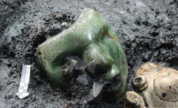 Учени откриха мистериозна маска