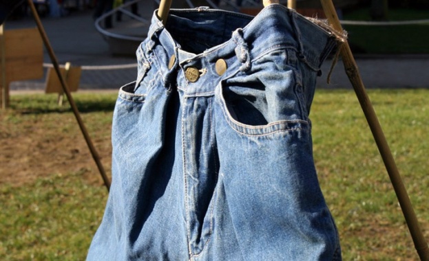 Дизайнерката Хелън Стори създаде еко дънки 