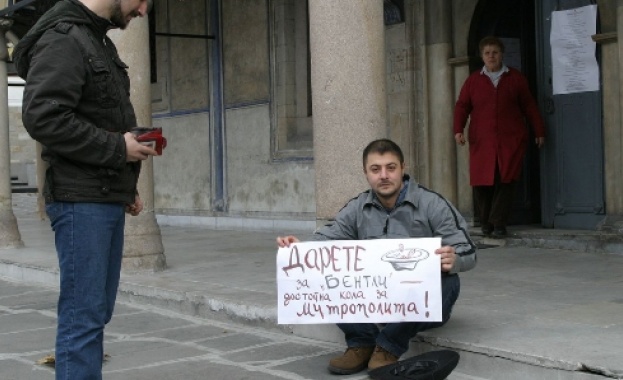 Пловдивски студенти събират пари за Бентли на дядо Николай