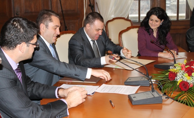 Министър Найденов подписа създаването на гаранционен фонд по ПРСР 