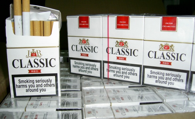 2 890 кутии нелегални цигари иззеха от влак на Калотина