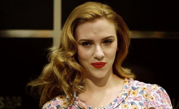 Скарлет Йохансон с Коледна любов