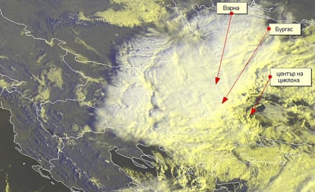 Обявиха код "жълт" за 16 области  
