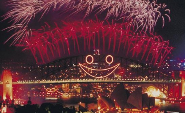 В Новогодишната нощ мостът в Сидни "проговаря" на 16 езика