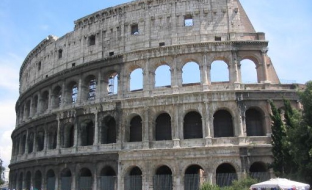  Срути се още един фрагмент от легендарния Колизей