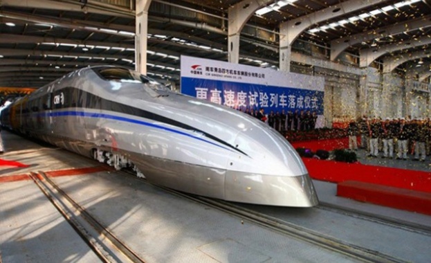 Влак, движещ се с 500 км/ч., показаха в Китай