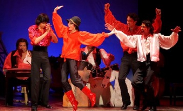 Единственият в света професионален цигански театър „Ромен” стана на 80 години