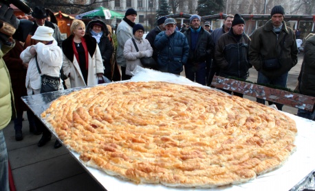 В Бургас приготвят огромна баница с късмети за новогодишната нощ