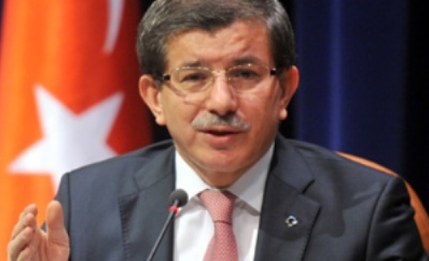 Давутоглу: Приоритет за Турция е да запази всички канали за връзка с Русия