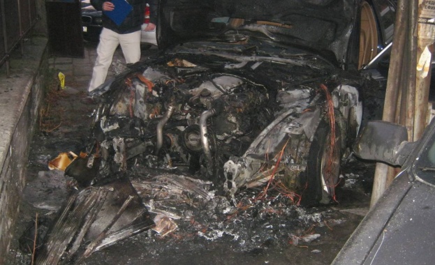 Над 10 автомобила горяха тази нощ в Овча купел 2