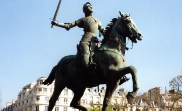 Франция отбелязва 600 години от рождението на Орлеанската дева