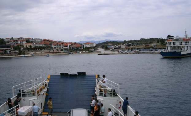Ферибот с българи на борда корабокрушира край Корфу