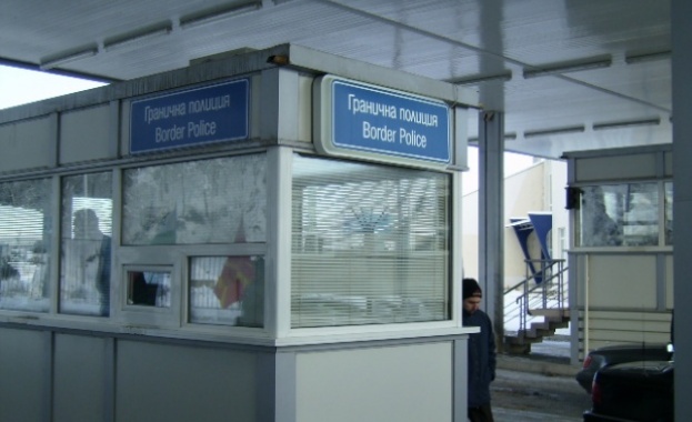 Покривът на Граничен контролно пропусквателен пункт Гюешево протече поради