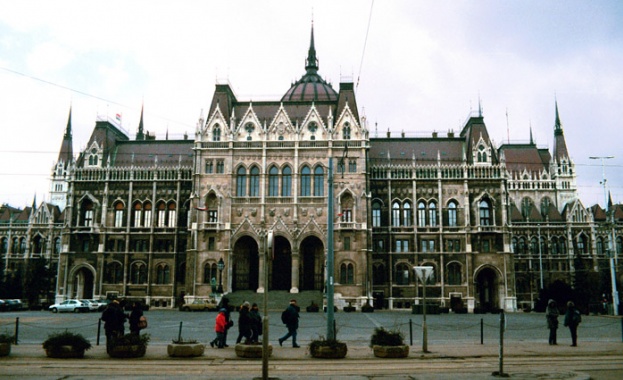 Унгарският парламент гласува промени в конституцията заради квотно разпределение на мигранти